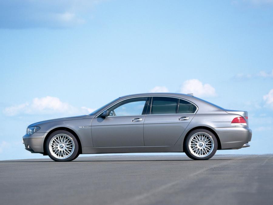  BMW 760i 2003 года  (фото 13 из 15)